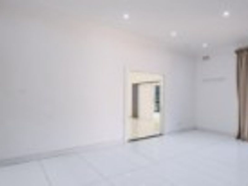 Exceptional 7-Bedroom Durban North Home with Private Salaah and Wudhu Facilities - Photo 4