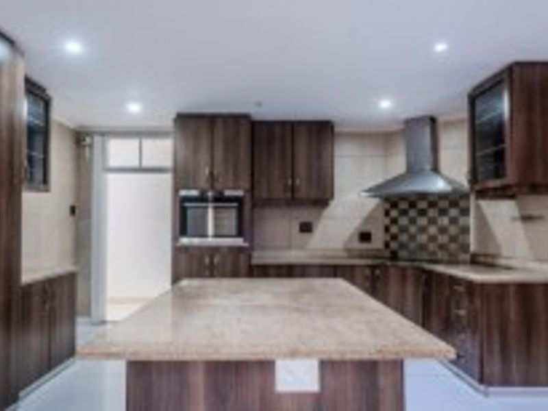 Exceptional 7-Bedroom Durban North Home with Private Salaah and Wudhu Facilities - Photo 2