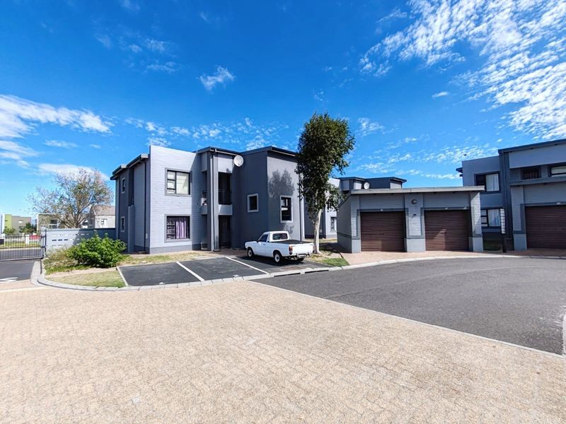 Renovated Apartment For Sale in Burgundy Estate, Milnerton - Photo 3
