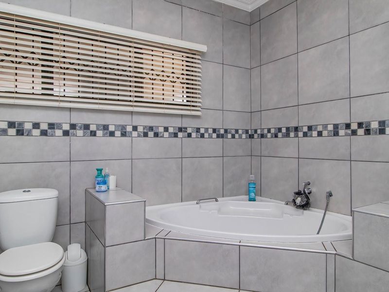 House For Sale in Benoni North, Benoni - Photo 10