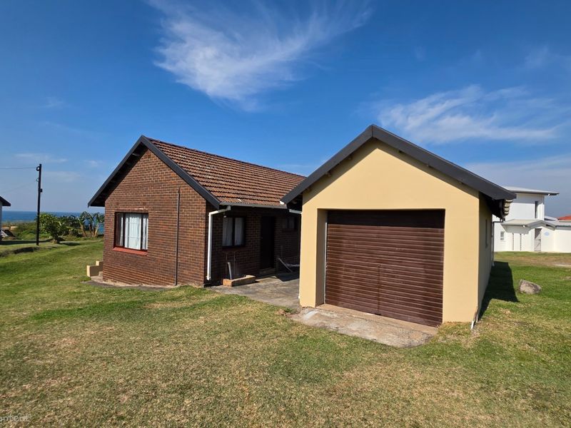 4 Bedroom Beachfront home Leisure Bay, Port Edward, KwaZulu Natal - Photo 2