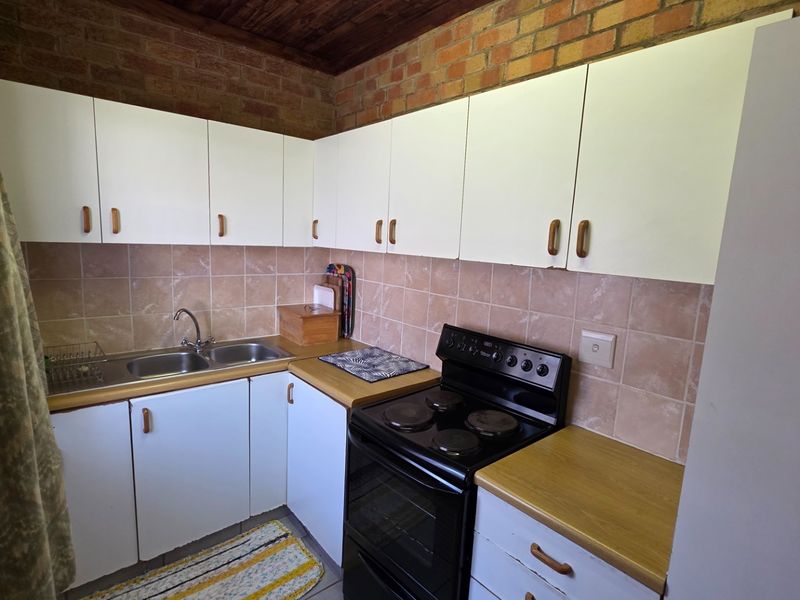 4 Bedroom Beachfront home Leisure Bay, Port Edward, KwaZulu Natal - Photo 8
