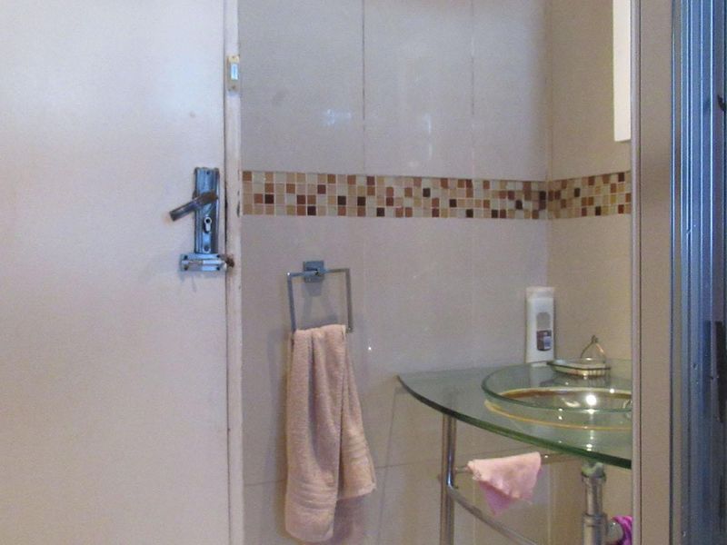 House For Sale in Lenasia South, Johannesburg - Photo 10