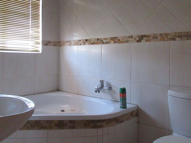 House For Sale in Lenasia South, Johannesburg - Photo 9