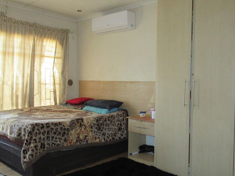 House For Sale in Lenasia South, Johannesburg - Photo 7