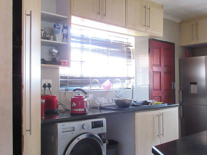 House For Sale in Lenasia South, Johannesburg - Photo 6