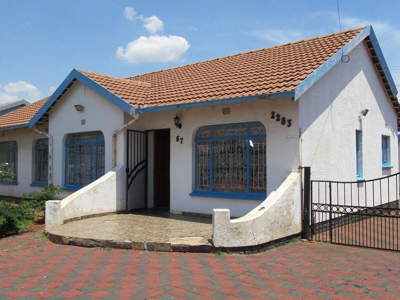 House For Sale in Lenasia South, Johannesburg - Photo 1