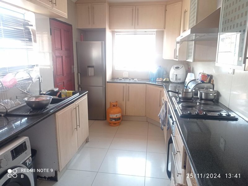 House For Sale in Lenasia South, Johannesburg - Photo 5