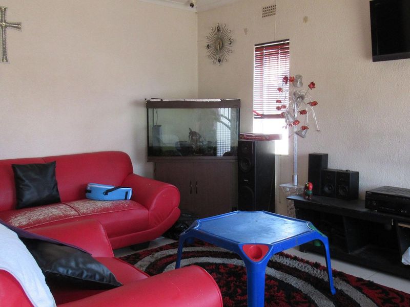 House For Sale in Lenasia South, Johannesburg - Photo 3