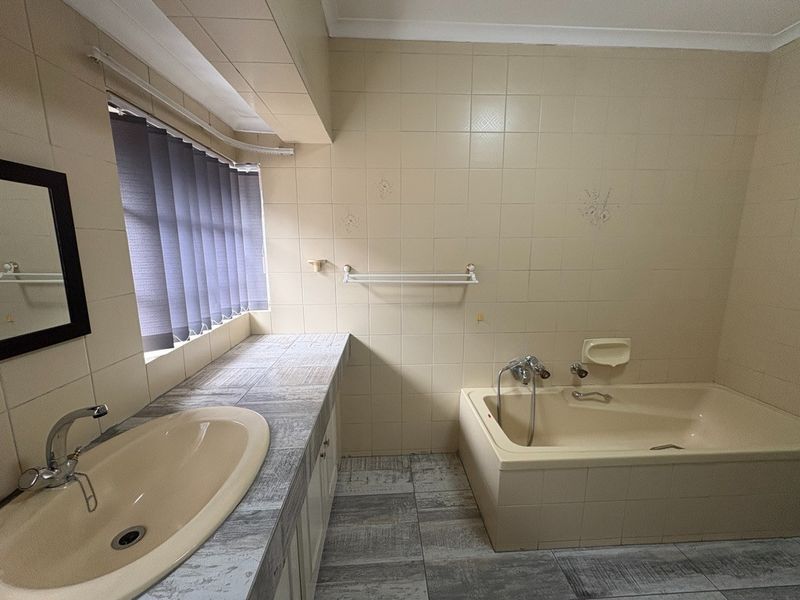 2.3 ha farm for sale in Crowthorne AH - business or residential use - Photo 7