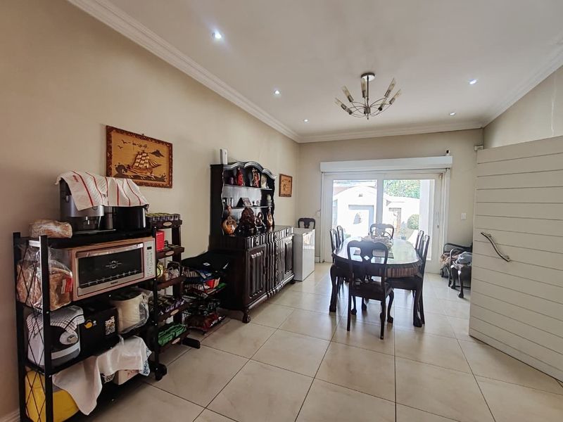 Elegant Family Home with Cottage in the Heart of Bedfordview - Photo 7