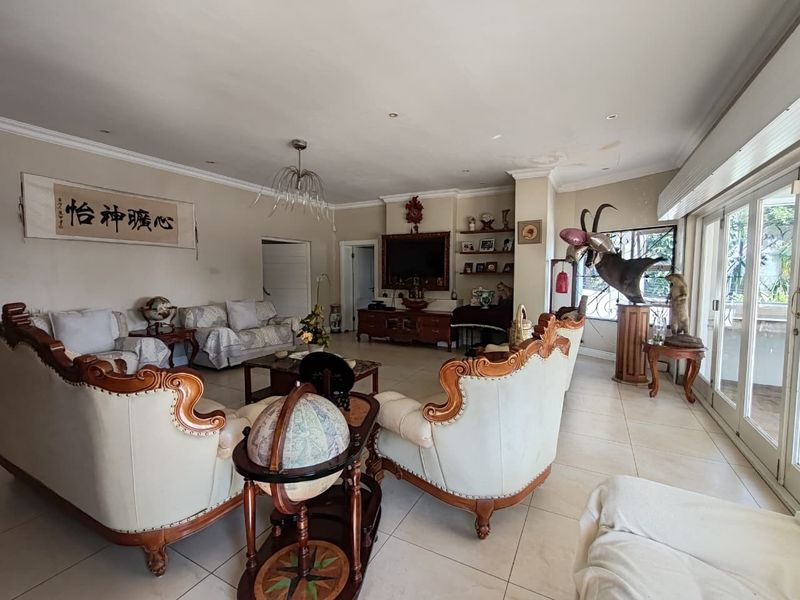 Elegant Family Home with Cottage in the Heart of Bedfordview - Photo 9