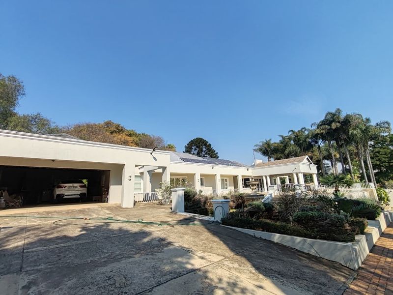 Elegant Family Home with Cottage in the Heart of Bedfordview - Photo 2
