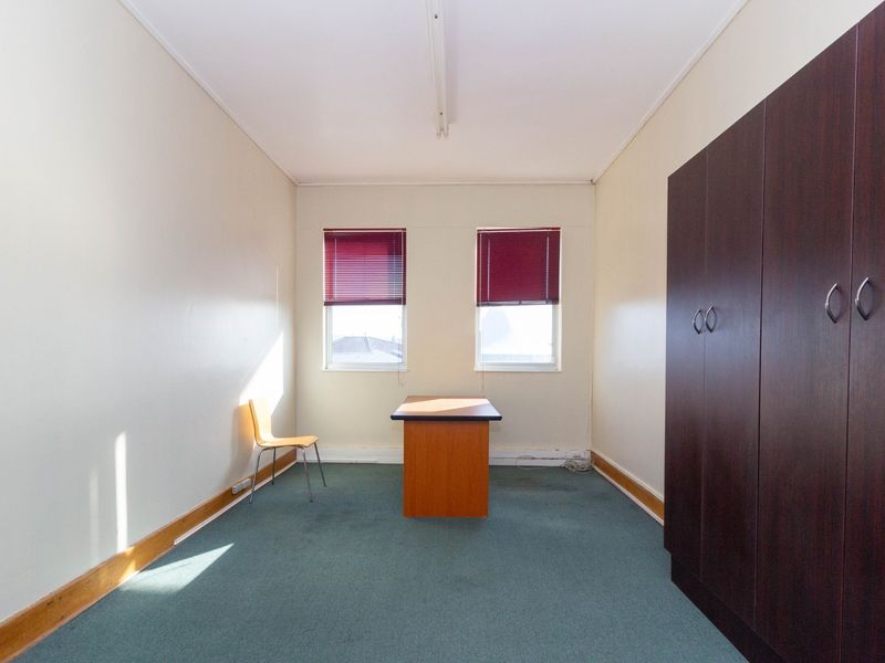 Compact First Floor Office to Let in Summerstrand | 30 sqm - Photo 1