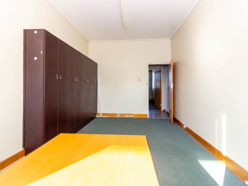 Compact First Floor Office to Let in Summerstrand | 30 sqm - Photo 8