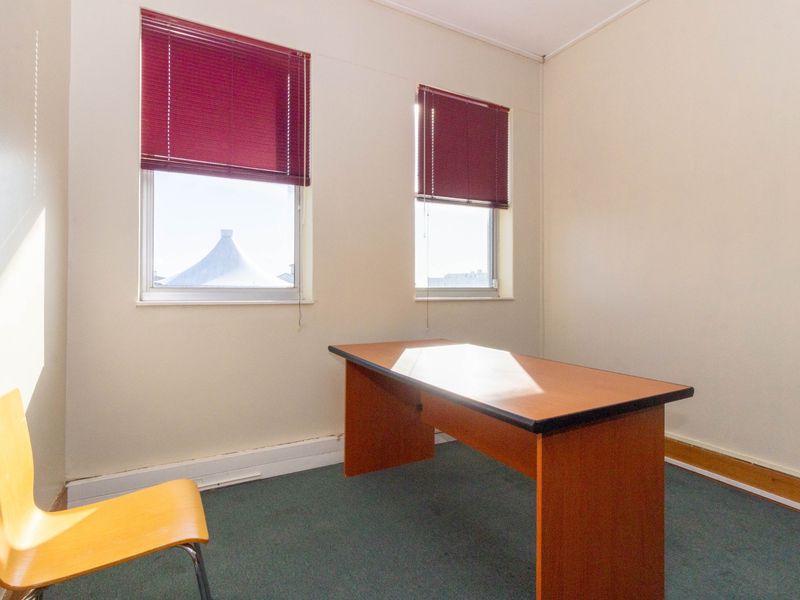 Compact First Floor Office to Let in Summerstrand | 30 sqm - Photo 7