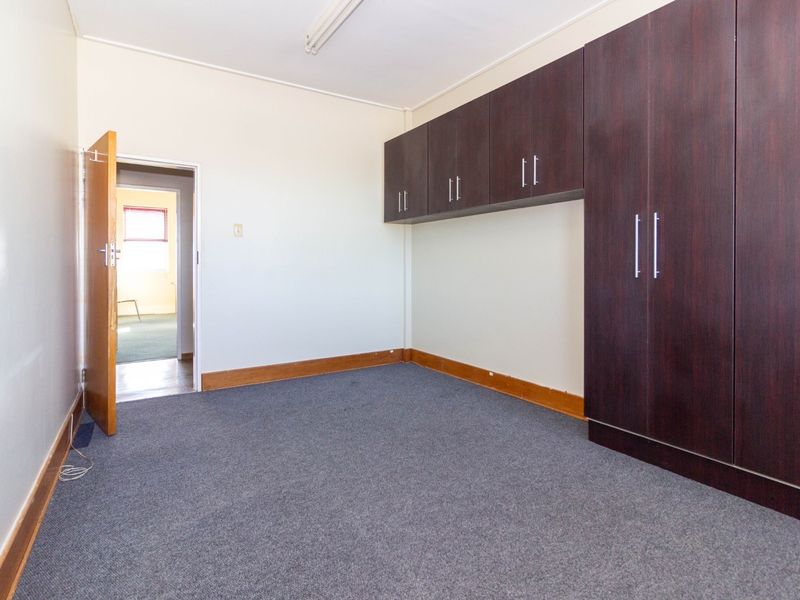 Compact First Floor Office to Let in Summerstrand | 30 sqm - Photo 10