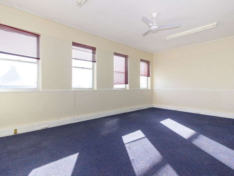 Spacious First Floor Office to Let in Summerstrand | 77 sqm - Photo 2