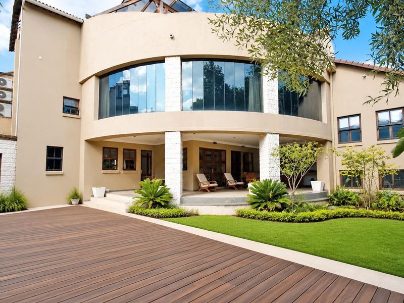 Grand Waterstone Estate opportunity with top floor sky-deck! - Photo 2
