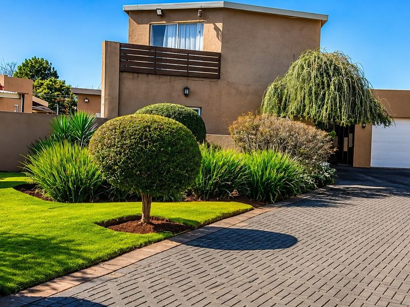 House For Sale in Henley On Klip, Meyerton with Flat - Photo 1