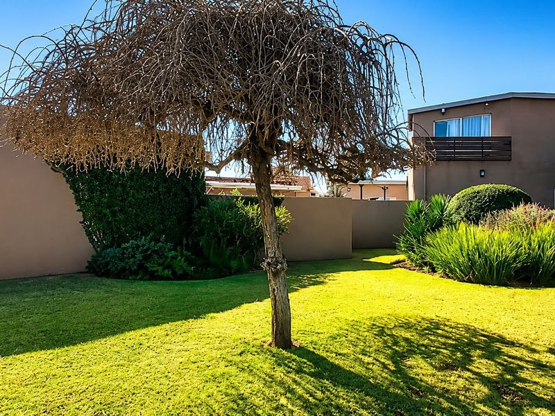 House For Sale in Henley On Klip, Meyerton with Flat - Photo 2