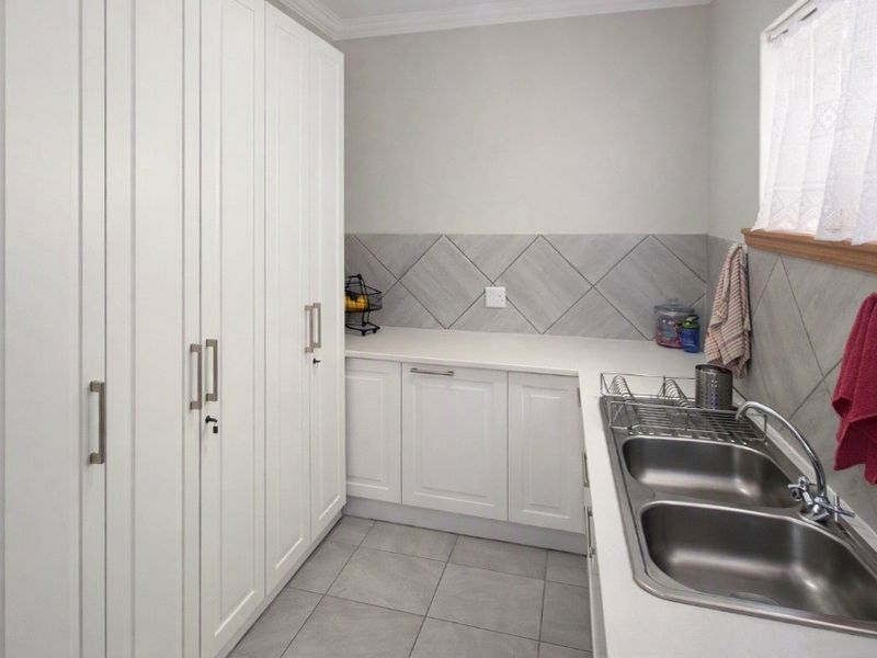 House For Sale in Henley On Klip, Meyerton with Flat - Photo 7