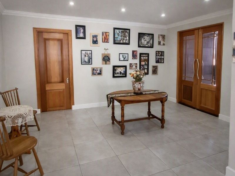 House For Sale in Henley On Klip, Meyerton with Flat - Photo 4