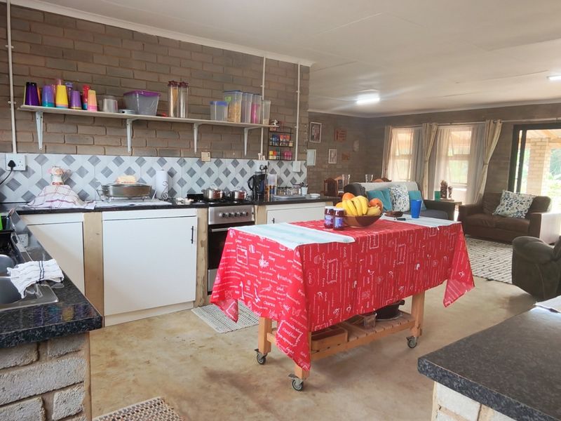 Seaside Opportunity: Expansive 7 Bedroom Property For Sale in Palm Beach, Port Edward, KZN - Photo 8