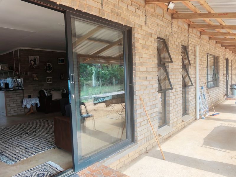 Seaside Opportunity: Expansive 7 Bedroom Property For Sale in Palm Beach, Port Edward, KZN - Photo 2