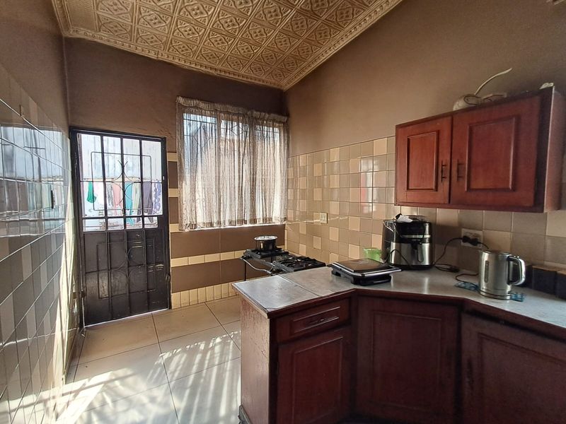 House For Sale in Judiths Paarl, Johannesburg - Photo 1