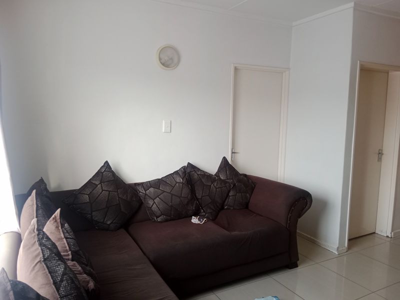 Neat 2-bed in Ridgeview - Photo 9