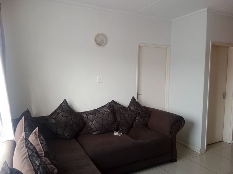 Neat 2-bed in Ridgeview - Photo 8
