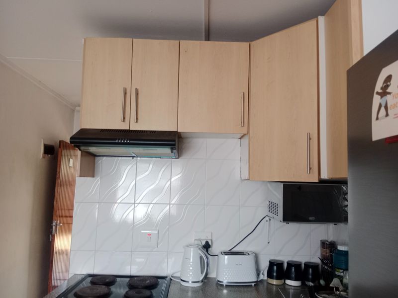 Neat 2-bed in Ridgeview - Photo 4