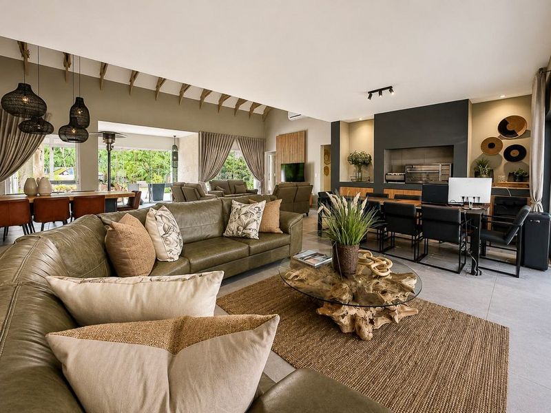 Contemporary Cape Dutch Fairway Sanctuary: Architectural Perfection in Fancourt, George, SA - Photo 4