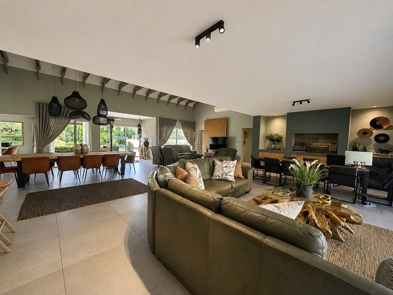 Contemporary Cape Dutch Fairway Sanctuary: Architectural Perfection in Fancourt, George, SA - Photo 5