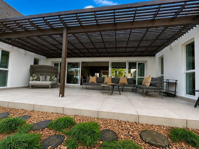 Contemporary Cape Dutch Fairway Sanctuary: Architectural Perfection in Fancourt, George, SA - Photo 9