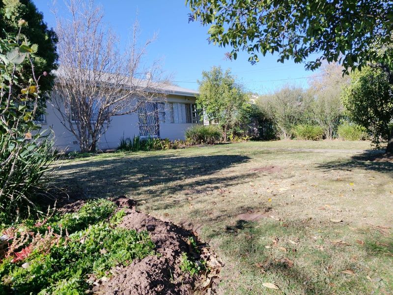 Spacious 4 Bedroom Family Home with Solar and Water Backup For Sale in Bergsig, Queenstown - Photo 3