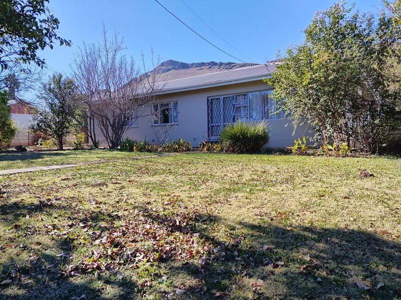 Spacious 4 Bedroom Family Home with Solar and Water Backup For Sale in Bergsig, Queenstown - Photo 9