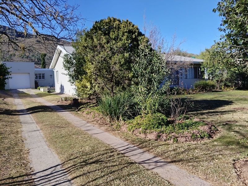 Spacious 4 Bedroom Family Home with Solar and Water Backup For Sale in Bergsig, Queenstown - Photo 6