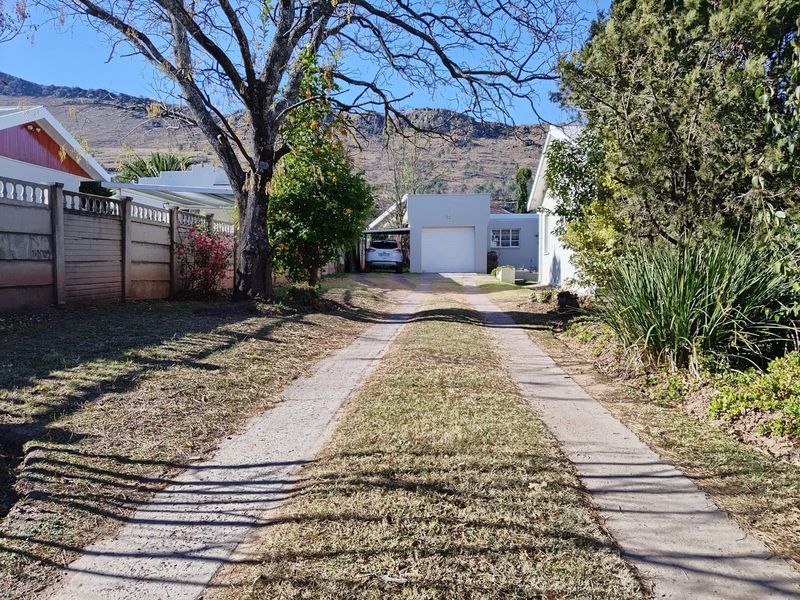 Spacious 4 Bedroom Family Home with Solar and Water Backup For Sale in Bergsig, Queenstown - Photo 5