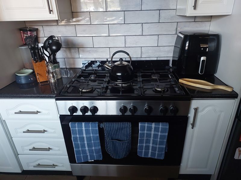 House with Cottage and Teen pad For Sale in Parkrand - Photo 8
