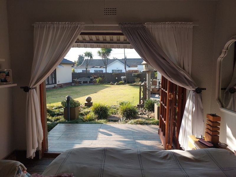 House with Cottage and Teen pad For Sale in Parkrand - Photo 4