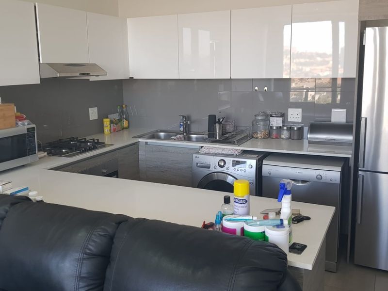 Modern 2 Bedroom, 2 Bathroom Apartment To Let in Bedfordview - Photo 4