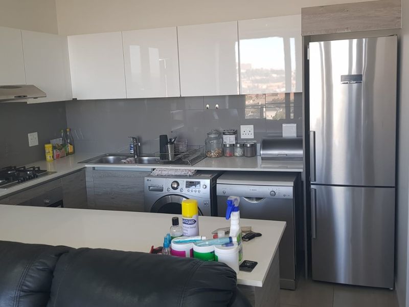 Modern 2 Bedroom, 2 Bathroom Apartment To Let in Bedfordview - Photo 2
