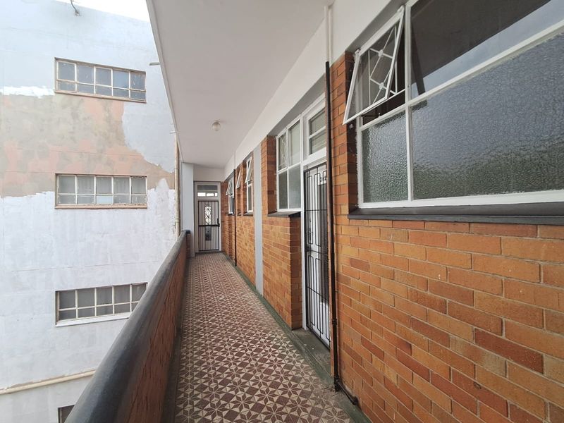 Apartment For Sale in Yeoville, Johannesburg - Photo 1