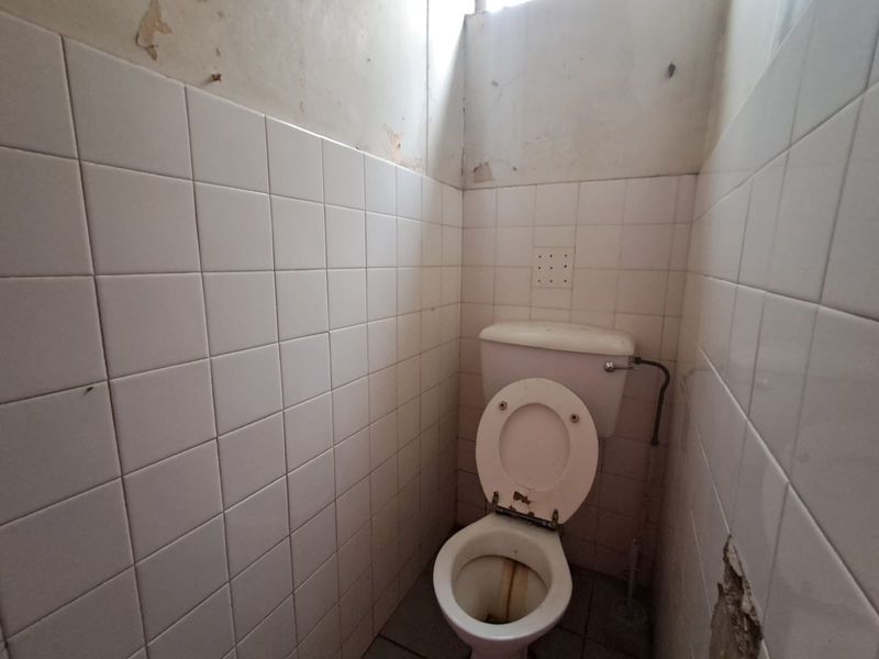 Apartment For Sale in Yeoville, Johannesburg - Photo 6