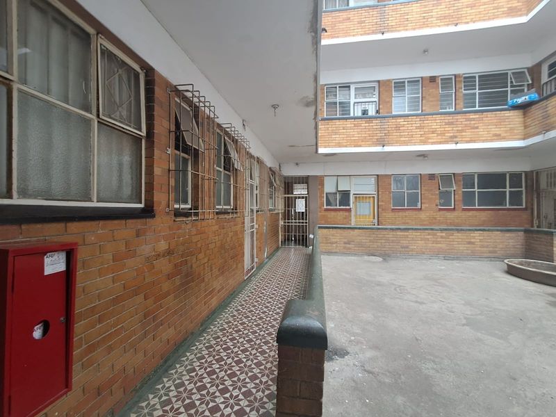 Apartment For Sale in Yeoville, Johannesburg - Photo 5