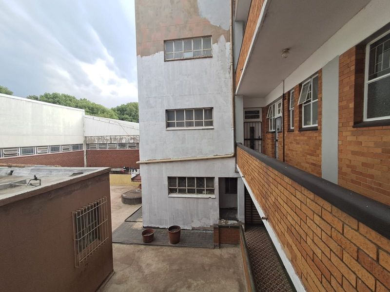 Apartment For Sale in Yeoville, Johannesburg - Photo 3