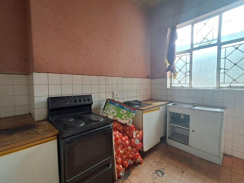 Apartment For Sale in Yeoville, Johannesburg - Photo 10