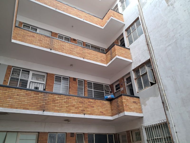 Apartment For Sale in Yeoville, Johannesburg - Photo 4
